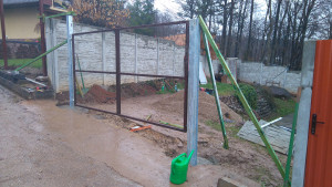 Oprava brány a betónová plocha