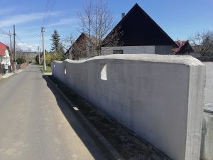 Vkusné oplotenie chalupy